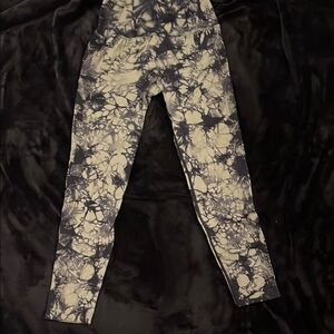 Black and White Tie-Dye Leggings
